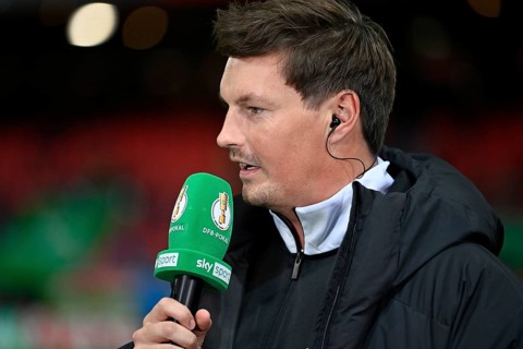 Microphone Mikro Logo SKY interview with trainer coach Merlin Polzin Hamburger SV HSV portrait