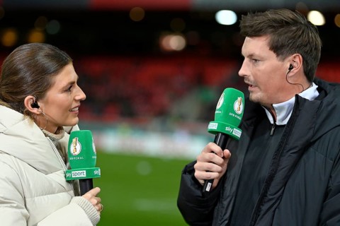 SKY presenter Mara Mones interviewed microphone micro logo with trainer coach Merlin Polzin
