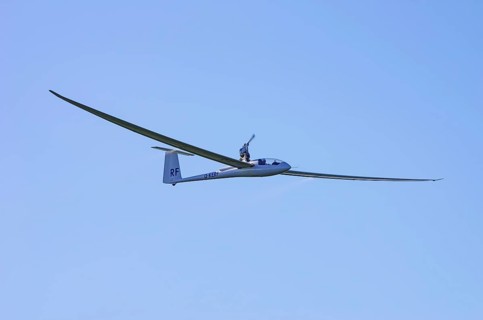 A Schempp-Hirth Nimbus 3MR motor glider, registration D-KERF, during a screening as part of an air