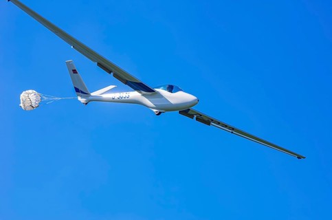 A Hänle H-101 somersault glider, registration D-3033, during a demonstration as part of an air show