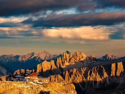 Alpenglühen, Rifugio Lagazuoi and rugged Dolomite peaks in the evening light, Dolomites, Alps,
