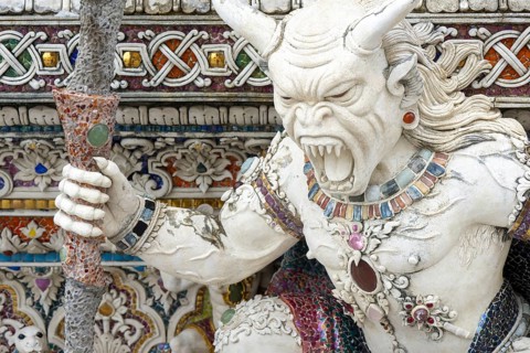 Decorative elements with pop culture references (for example comics, superheroes) in the stucco and