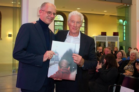 Richard Gere (International Chairman of the International Campaign for Tibet) receives a personal