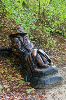 Wooden sculpture Der Haule, Pfullinger Sagenweg, stories and legends, by woodsaw artist Billy