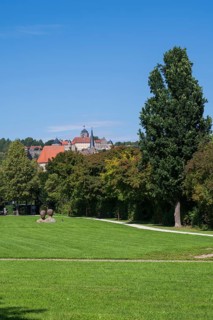 Park with view of Rosenberg Fortress, Landesgartenschau-Park, Kronach, Upper Franconia, Franconia,