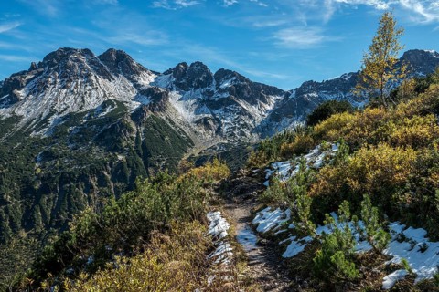 Hiking trail around the pulpit in autumn vegetation, in the back mountains of the Allgäu Alps,
