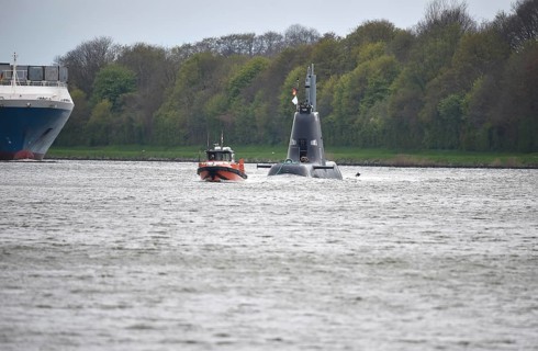 Warship, submarine, submarine TKMS Submarine 01 sails in the Kiel Canal, Schleswig-Holstein,
