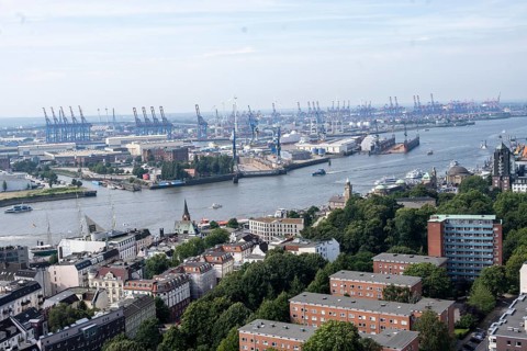 City view, view of the Elbe with St. Pauli Landungsbrücken and Hamburg harbour, from the tower of
