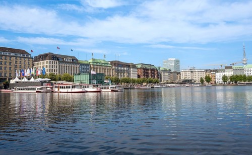 View over the Inner Alster to prestigious office blocks, hotels and commercial buildings, Hamburg,