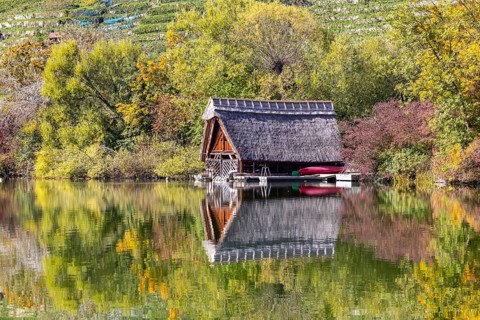 Boathouse on Lake Max-Eyth in autumn with colourful foliage. Stuttgart, Baden-Württemberg, Germany