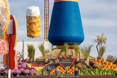 Fruit column with ripe crops. The 178th Cannstatter Volksfest on the Wasen attracted 4.2 million