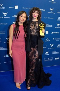 Seyneb Saleh - Award winner Episodic role in Uncivillised - Nine Eleven, with laudator Trang Le