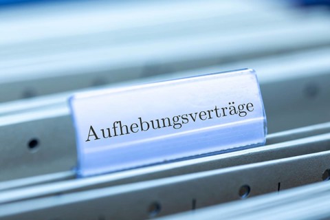 (Photomontage) Sign with the inscription AUFHEBUNGSVERTRÄGE on a suspension file index