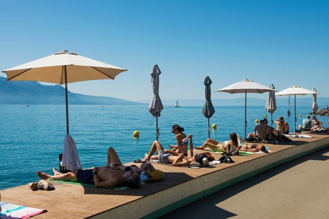 Promenade by the lake, Vevey, Lake Geneva, Lac Léman, Canton of Vaud, Switzerland