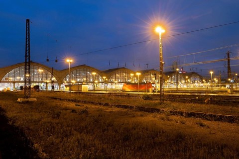 Riveted iron truss, railway, railway tracks, building, blue hour, main station, Leipzig, Saxony,