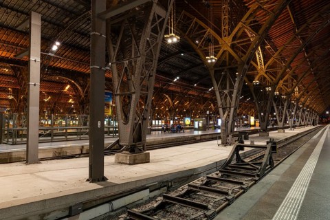 Riveted iron framework in the railway hall, railway, railway tracks, building, main station,