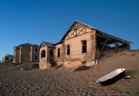 Bathtub in the sand in front of the teacher's house, blue hour, Kolmanskop, near Lüderitz, Karas