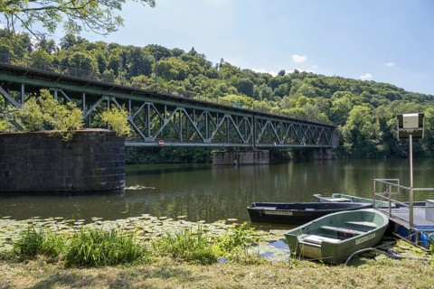 Railway bridge over the Ruhr, Kettwig, Essen, Rur region, North Rhine-Westphalia, Germany