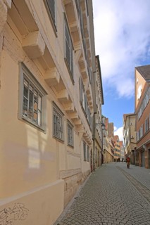 Houses in narrow Münzgasse, uphill, narrow alleyway with cobblestones, Tübingen, Neckartal,