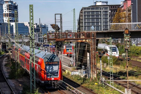 Wehrhahn station, railway line in Düsseldorf, along Toulouser Allee, residential area, office