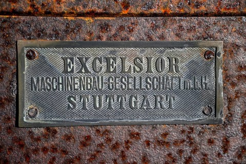 Schild Excelsior an einem alten Wassertank, Maschinenbaugesellschaft aus Stuttgart, Grillenthal,