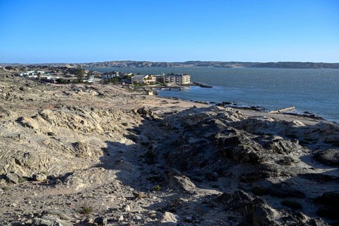 Blick vom Diamantenberg auf die Lüderitz-Bucht mit dem Lüderitz Nest Hotel, Lüderitz, Region Karas,