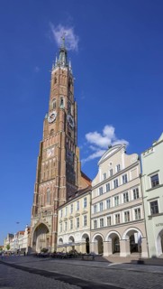 Altstadthäuser und Kirche St. Martin, Landshut, Bayern, Deutschland
