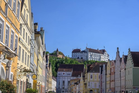 Blick von der Altstadt zur Burg, Landshut, Bayern, Deutschland