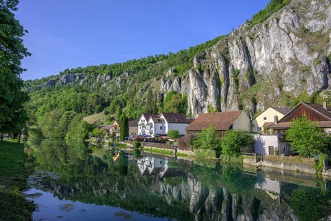 Blick von der alten Holzbrücke auf den Ort, Essing, Bayern, Deutschland