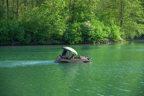 Amphibienfahrzeug auf der Altmühl, Essing, Bayern, Deutschland