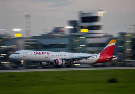 Iberia Airbus A321-212, landing at Düsseldorf Airport, North Rhine-Westphalia, Germany