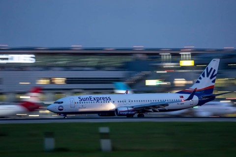 Sunexpress Boeing 737, landing at Düsseldorf Airport, North Rhine-Westphalia, Germany