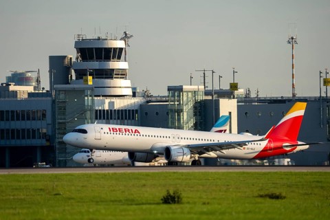 Iberia, Airbus A321, lands at Düsseldorf Airport, North Rhine-Westphalia, Germany