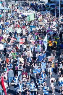 Participants of the NGOs on the Reichstagsufer at the demonstration on climate protection organised