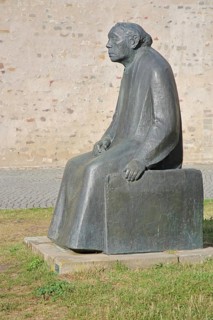 Sculpture Käthe Kollwitz by Gustav Seitz 2010, monument to the paintress, sculptor, seated female