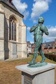 Statue Anzie Seppe, chiro boy in front of the Sint-Petruskerk, Saint Peter's Church in the village