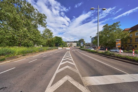 Road, carriageway, traffic guidance, asphalt road, lane markings, restricted area, lantern, trees,