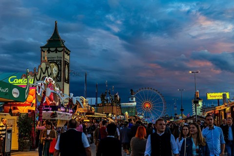 Visitors on the evening festival meadow, Theresienwiese, Oktoberfest, Munich, Upper Bavaria,