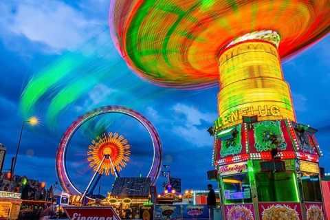Illuminated chain carousel in motion, behind the Ferris wheel in motion, Festwiese, Theresienwiese,
