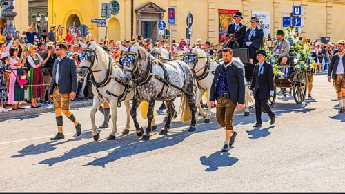 Festive carriage of the Bavarian Prime Minister Dr Markus Söder, Trachten- und Schützenzug,