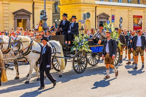 Festive carriage of the Bavarian Prime Minister Dr Markus Söder with his woman Karin