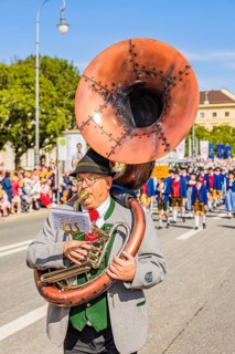 Sousaphone blowers, traditional traditional costume and rifle parade, Oktoberfest, Munich, Upper