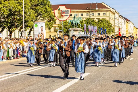 St Michael's Wind Orchestra from Munich-Perlach, traditional traditional costume and rifle parade,