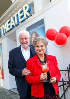 Klaus Lenk and Dagmar Frederic at the premiere of the play 'Der eingebildet Kranke' and Dieter