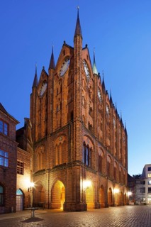 Night shot, Town Hall, construction start ca. 1300, secular building, Brick Gothic, Old Market, Old