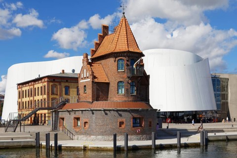 Two-storey brick building in front of Ozeaneum, formerly built as pilot house, pilot watch 1901,