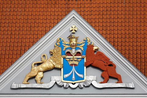 Gable with coat of arms of Swedish Pomerania on the Commandantenhus, Alter Markt 14, north side,