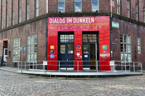 Dialogue in the dark, immersive experience exhibition, workshop on the everyday life of people with