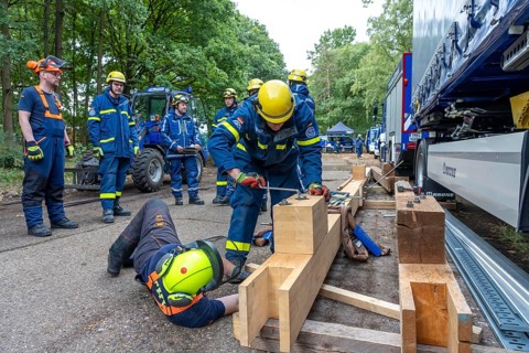 Preparation work for the construction of a facade support, a building in danger of collapsing, with