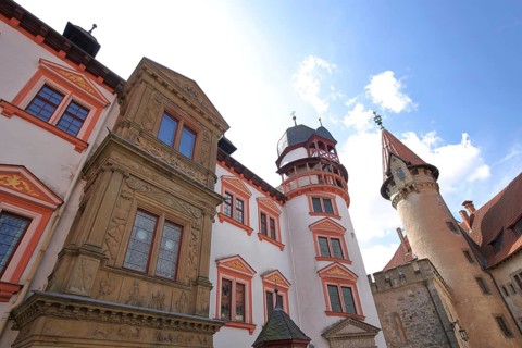 Inner courtyard with view upwards, Towers with oriel, Renaissance, Perspective, Castle, Veste